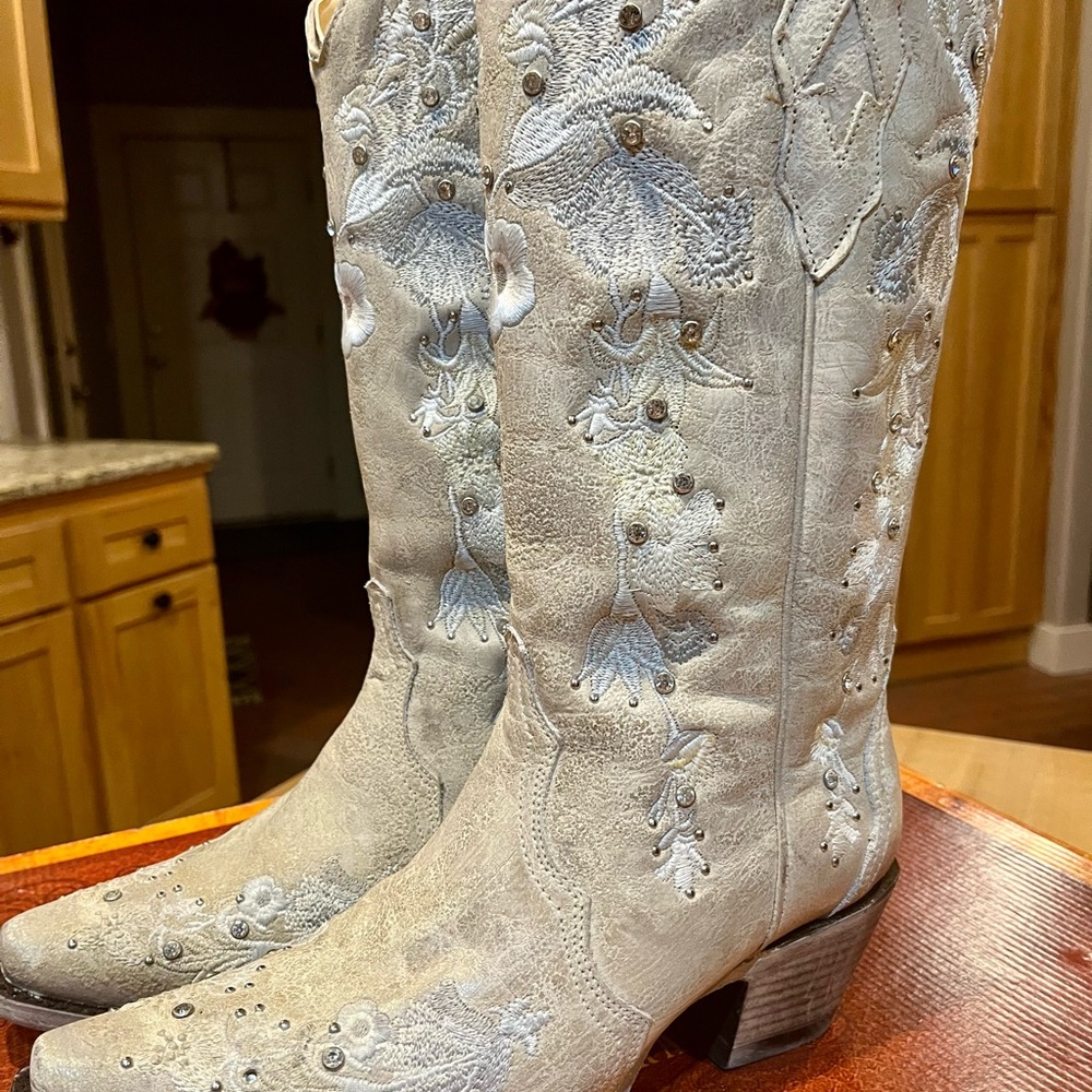 Women’s Corral White Floral Embroidery & Crystals Boots 8 1/2 - Picture 3 of 6